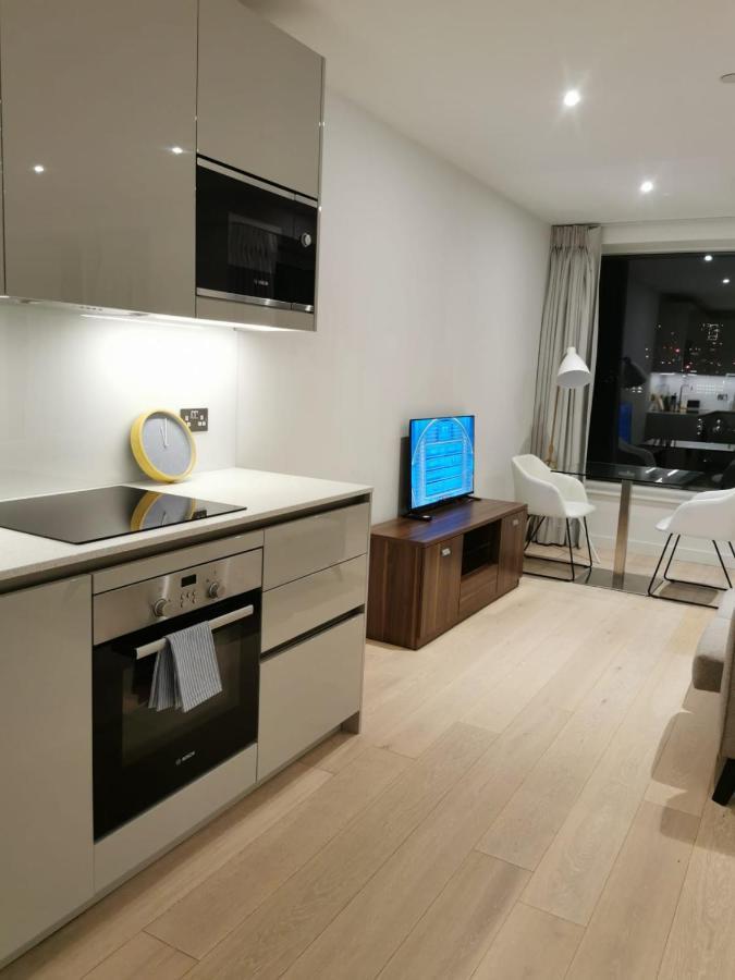 Apartament Comfy 1 Bed Studio 1 Minute From Train Station Londyn Zewnętrze zdjęcie